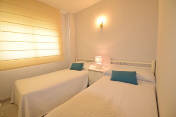 Room 12 of 16