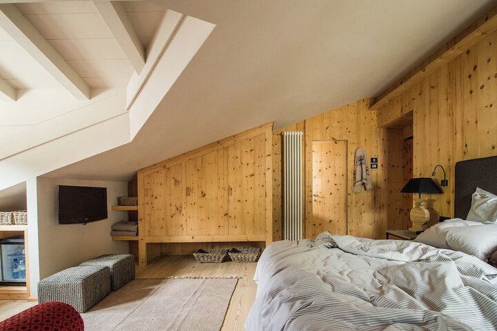 Room 60 of 176