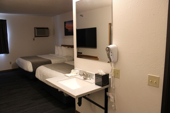Room 5 of 18
