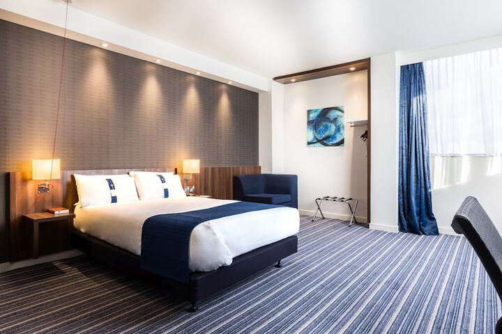Room 17 of 65