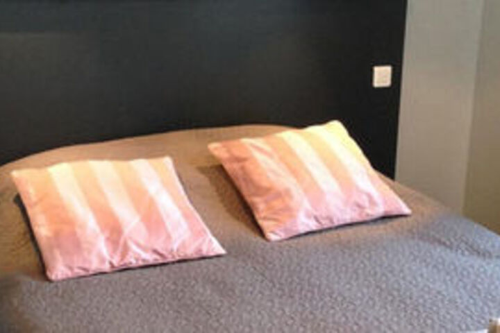 Room 12 of 27