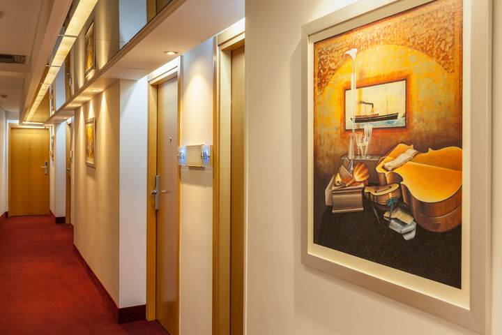 Hotel 32 of 32