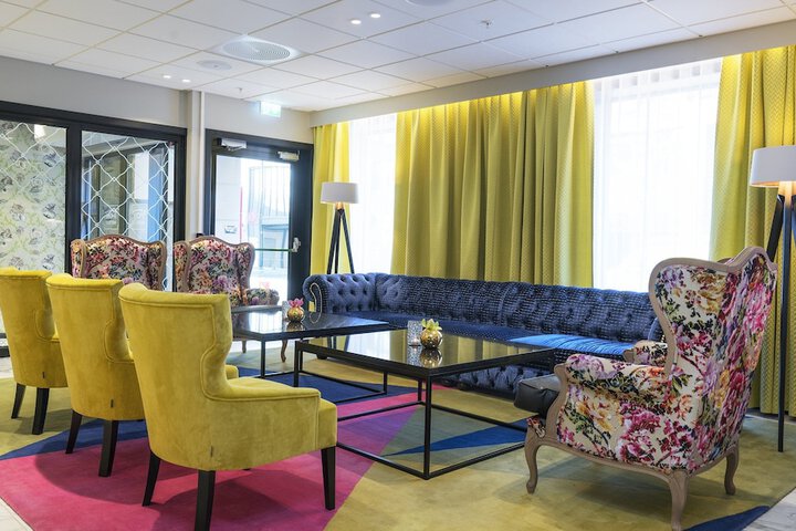 Guest Lobby