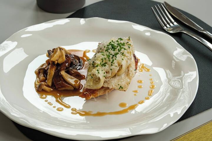 Dining 52 of 65
