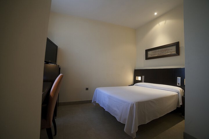Room 8 of 68