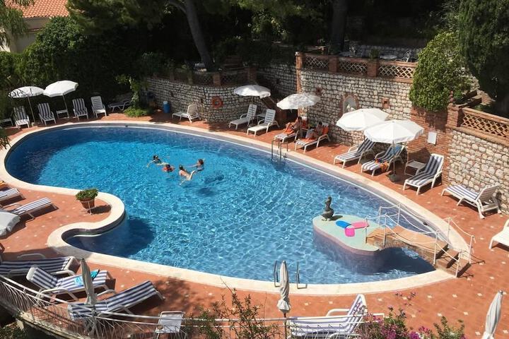 Pool Hotel