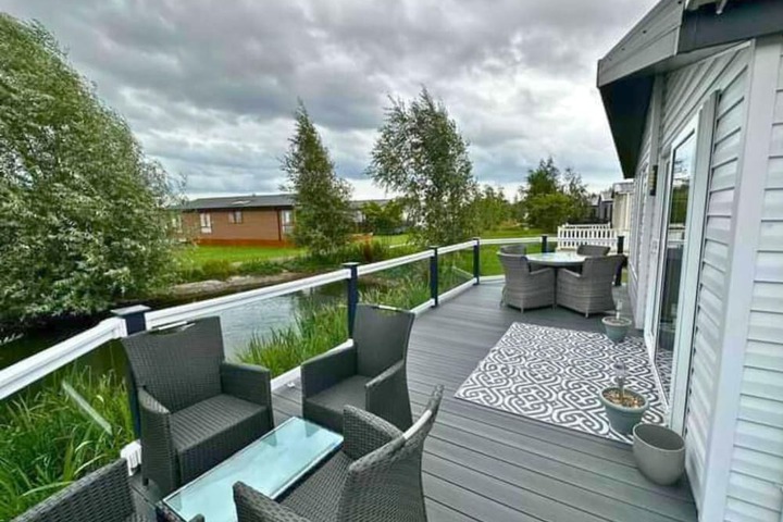 Dining 20 of 20