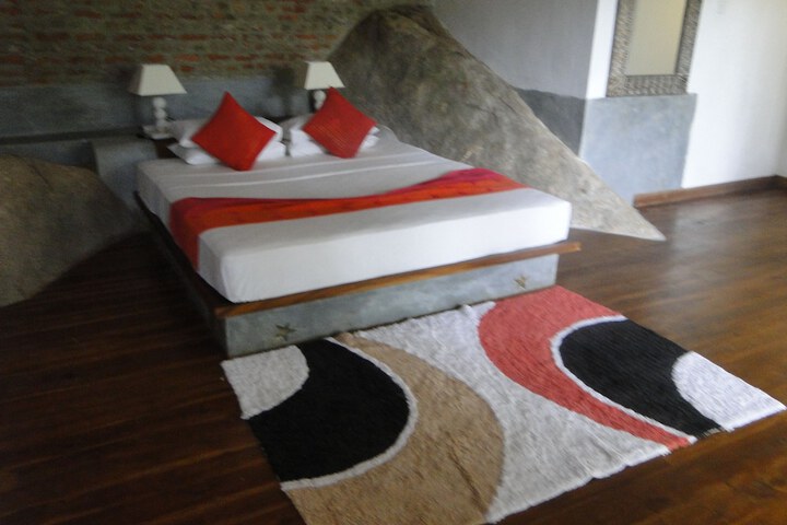 Room 12 of 83