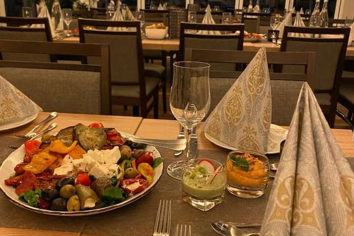 Dining 18 of 28
