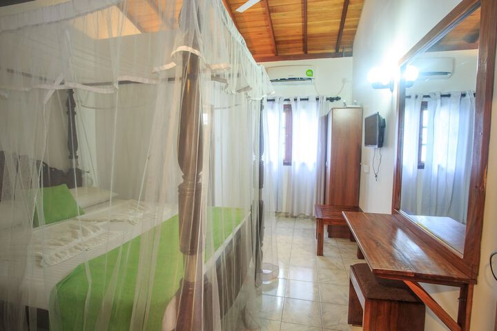 Room 8 of 70