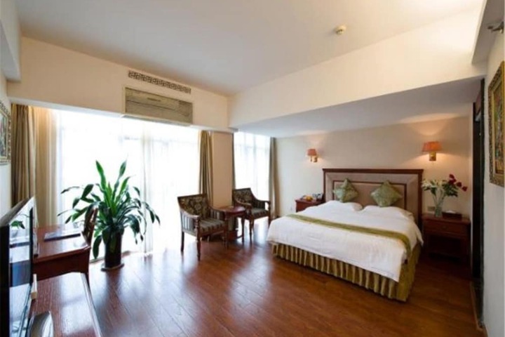 Room 3 of 10