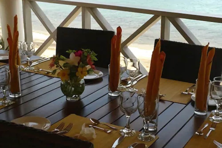 Dining 33 of 45