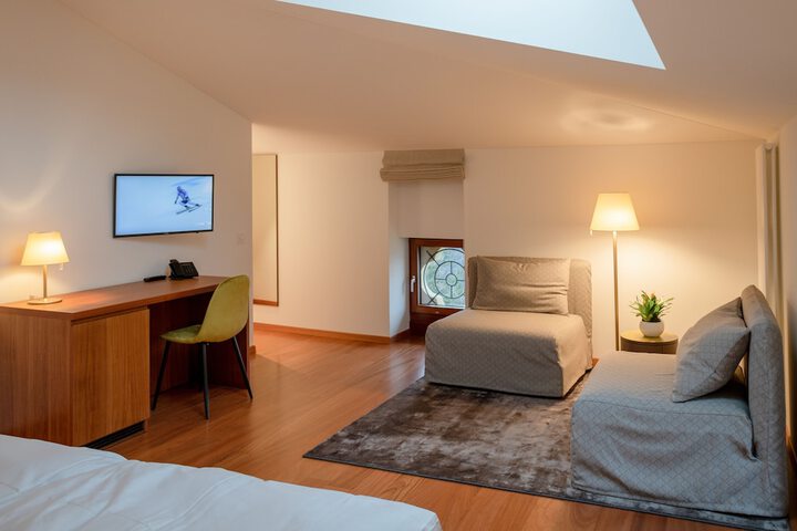 Room 17 of 37