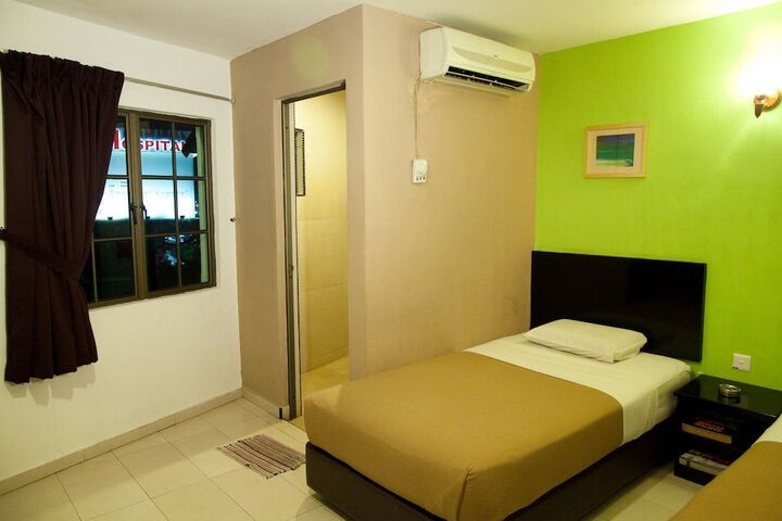 Room 19 of 35