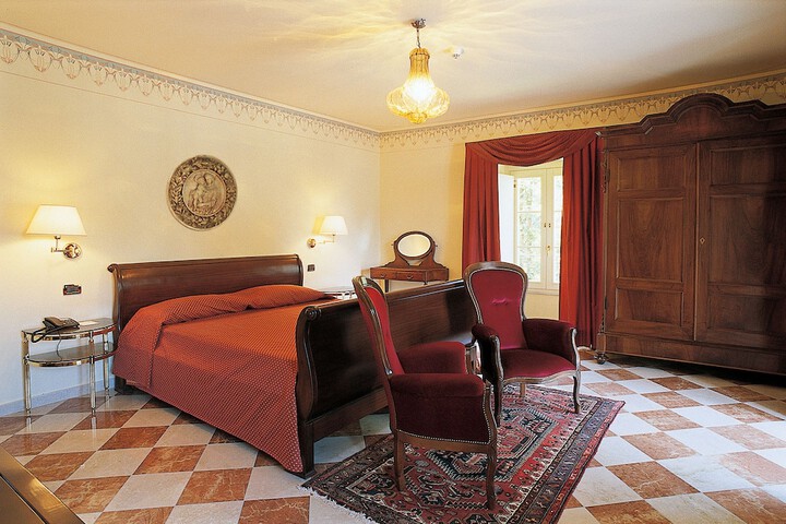 Room 5 of 19