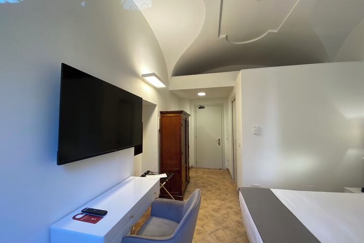 Room 53 of 180