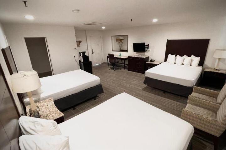 2 Queen Beds (19 of 43)