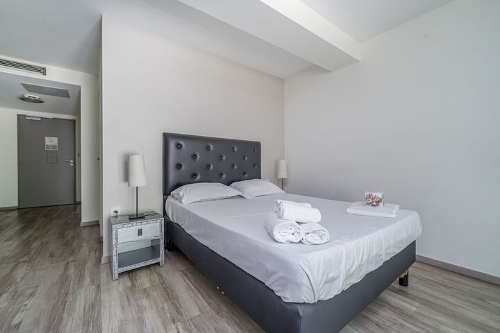 Room 15 of 50