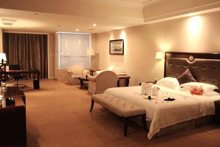 Room 7 of 20