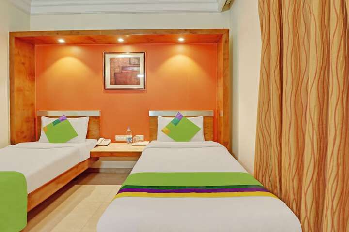 Room 12 of 27