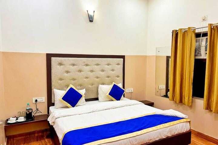 Room 6 of 25