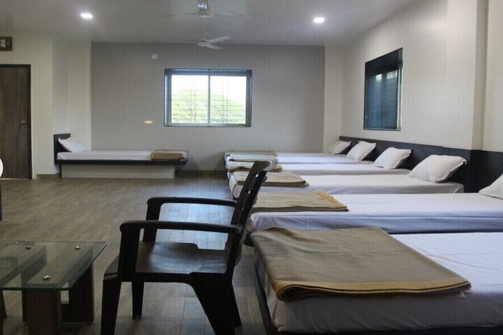 Room 4 of 34