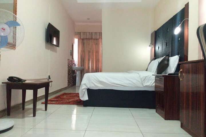 Room 6 of 23