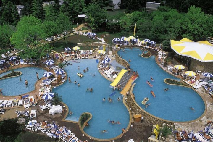 Hotel with Pool