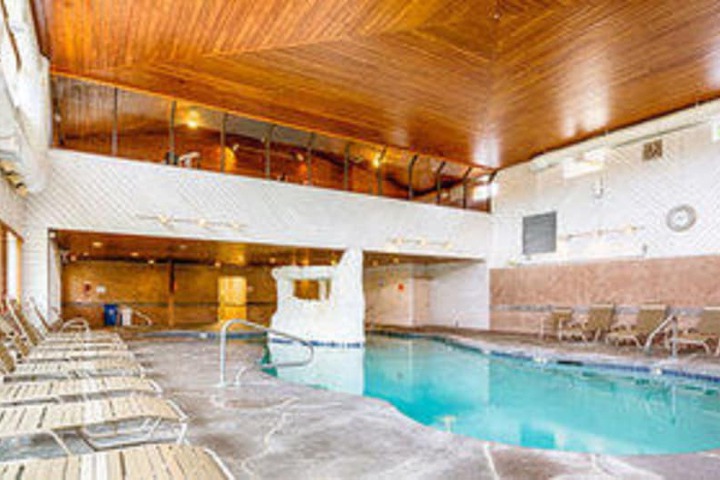 Pool 33 of 82