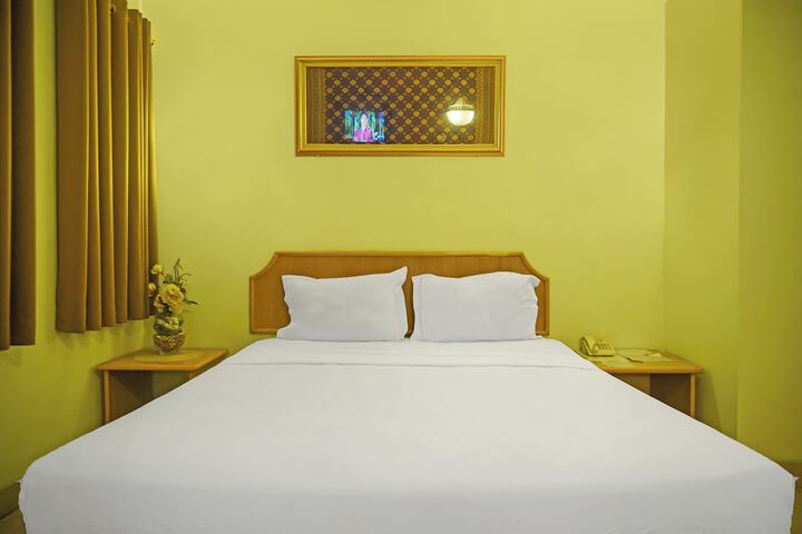 Room 8 of 34
