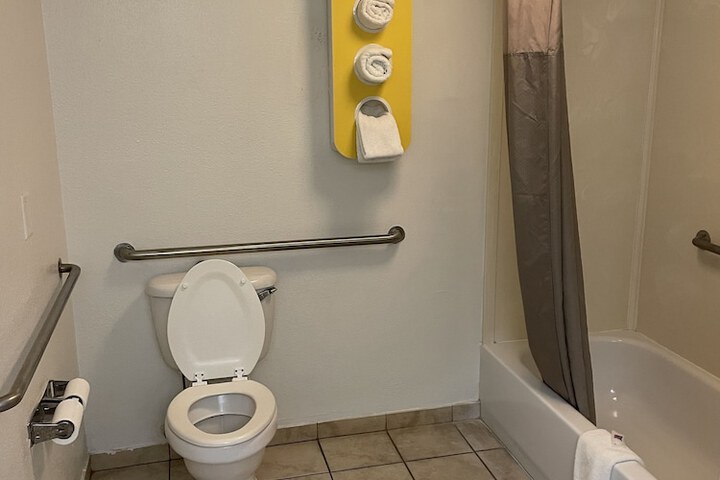 King Room Disability Accessible (20 of 27)