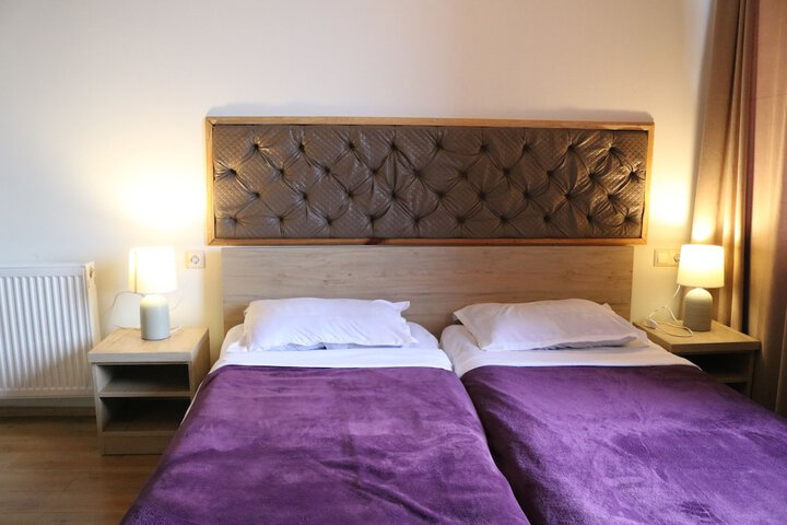 Room 8 of 28