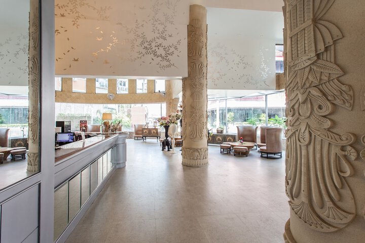 Entrance & Lobby