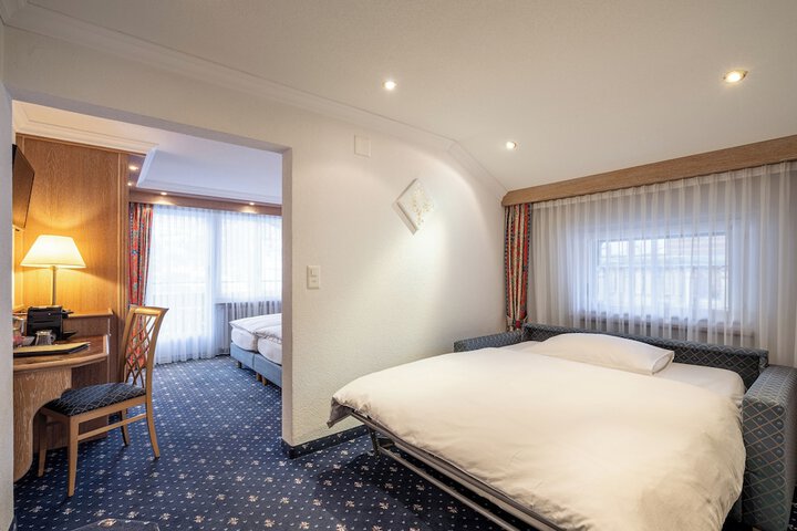 Room 32 of 102