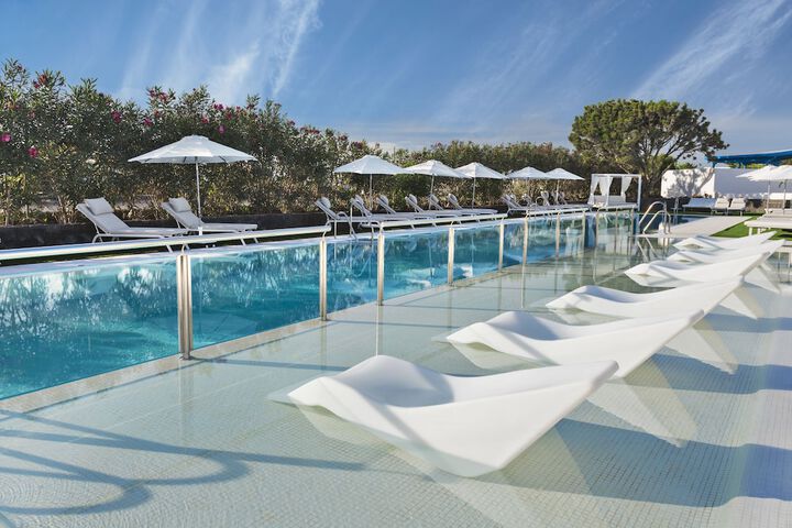 Pools & Facilities
