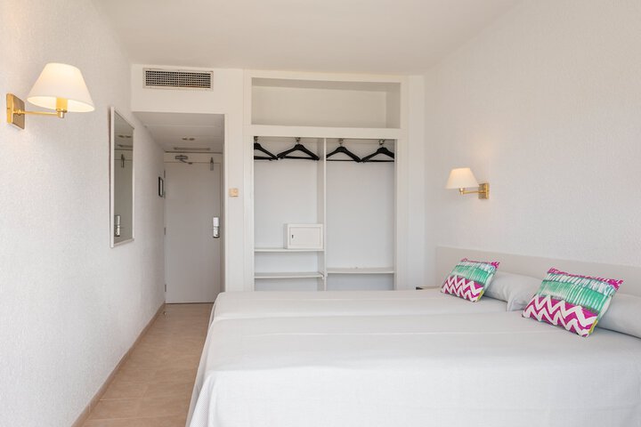 Room 2 of 36