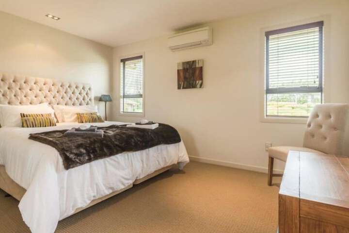Room 6 of 33