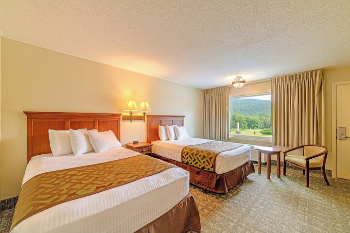 1 Queen Bed (2 of 7)