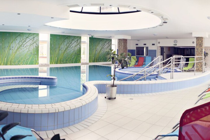Pool 40 of 63