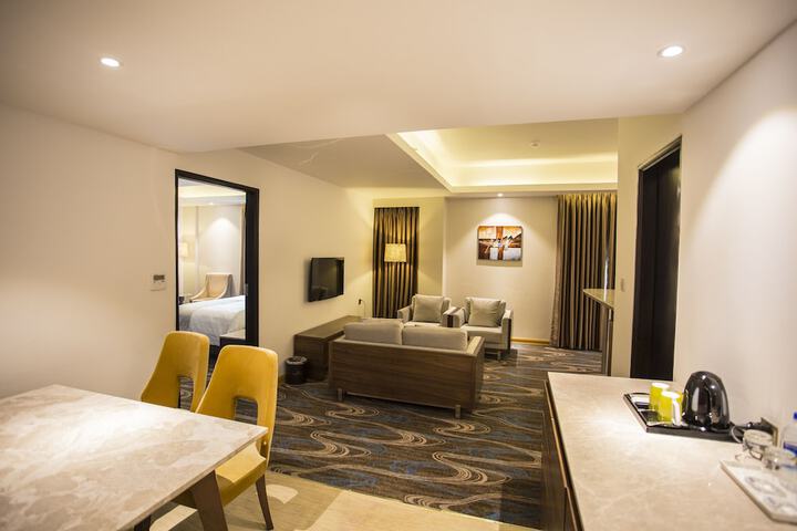 Room 5 of 102
