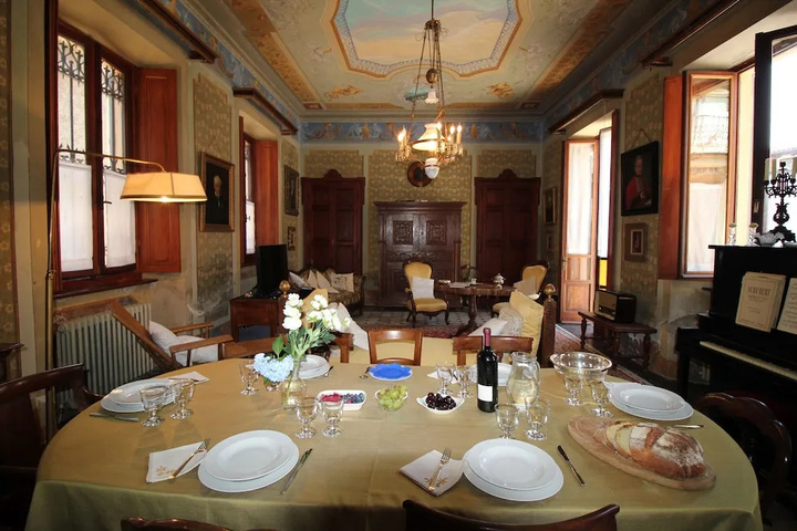 Dining 15 of 17
