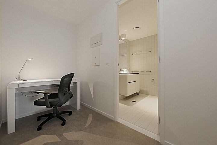 Room 34 of 40
