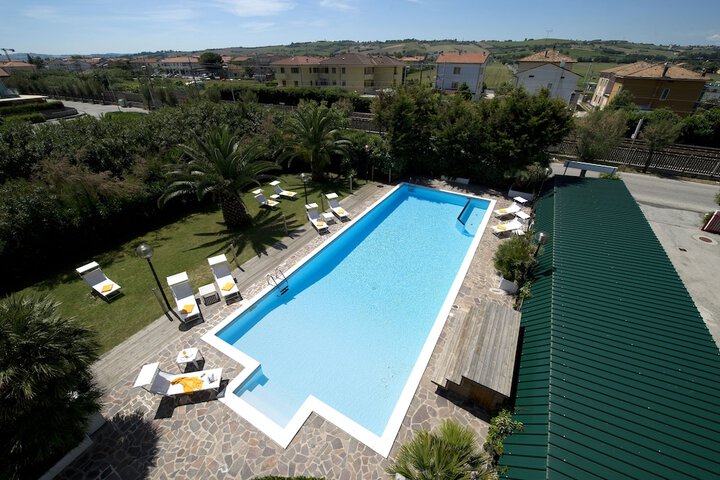 Hotel Pool