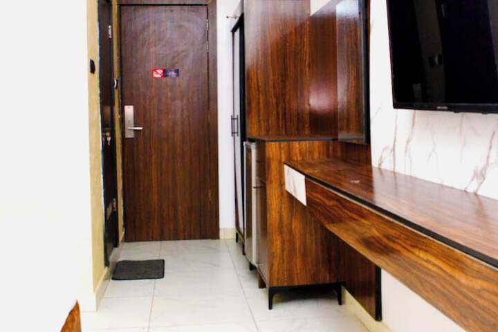 Room 8 of 20