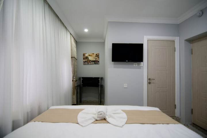 Room 37 of 83