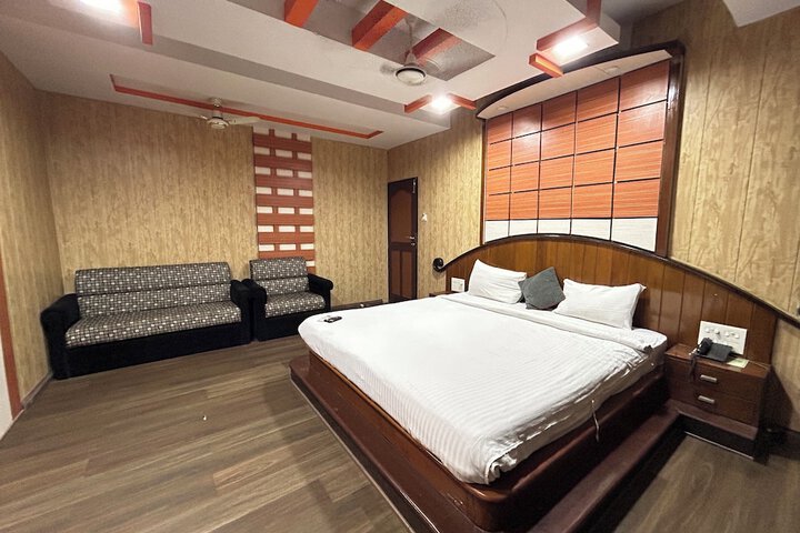 Room 5 of 16