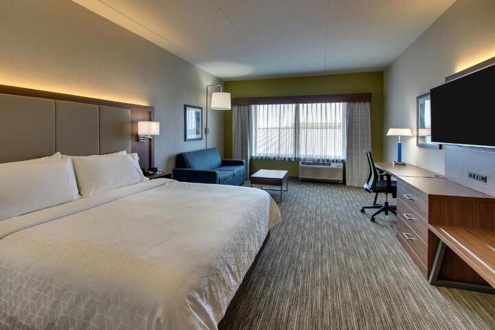1 King Bed (7 of 17)