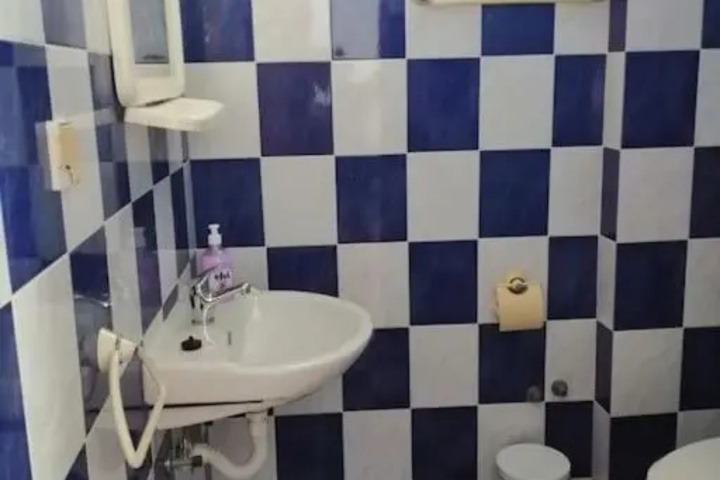 Room 8 of 13