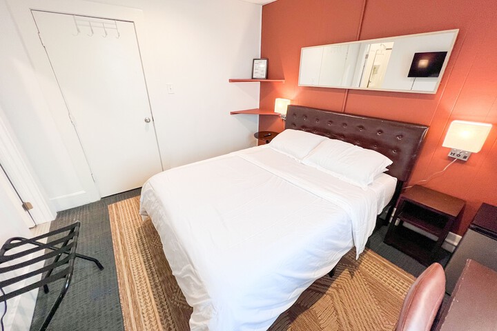 Room 11 of 85