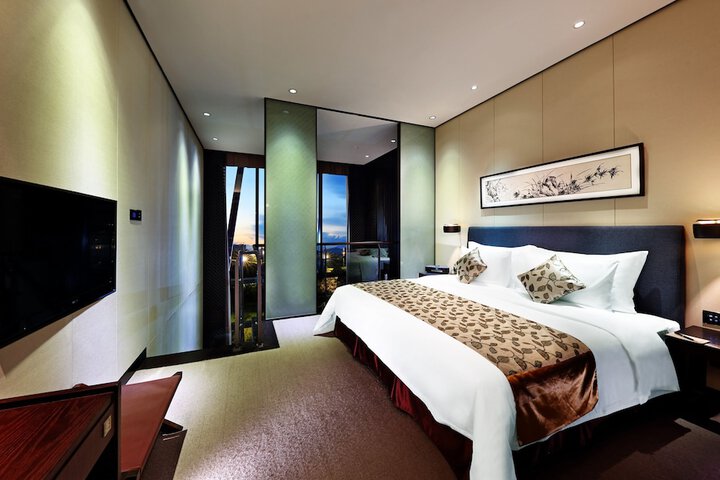 Room 6 of 82